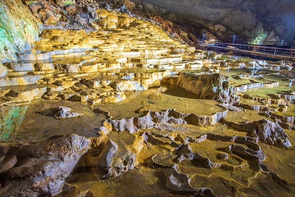 Akiyoshidō cave