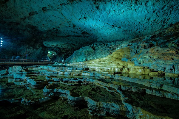 Akiyoshido cave