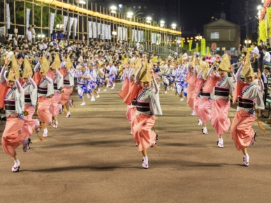 神」を「楽」しませる舞：神楽（かぐら） | コラム | 中国・四国 | 伝統・文化 | 中国四国地方の観光プラットフォーム | Discover  Chugoku Shikoku